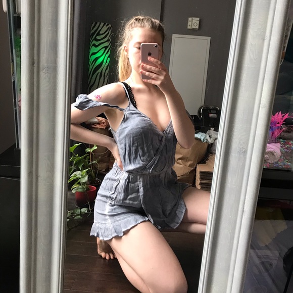 🦋3/50$ NWT AE blue cold shoulder romper - Picture 2 of 7